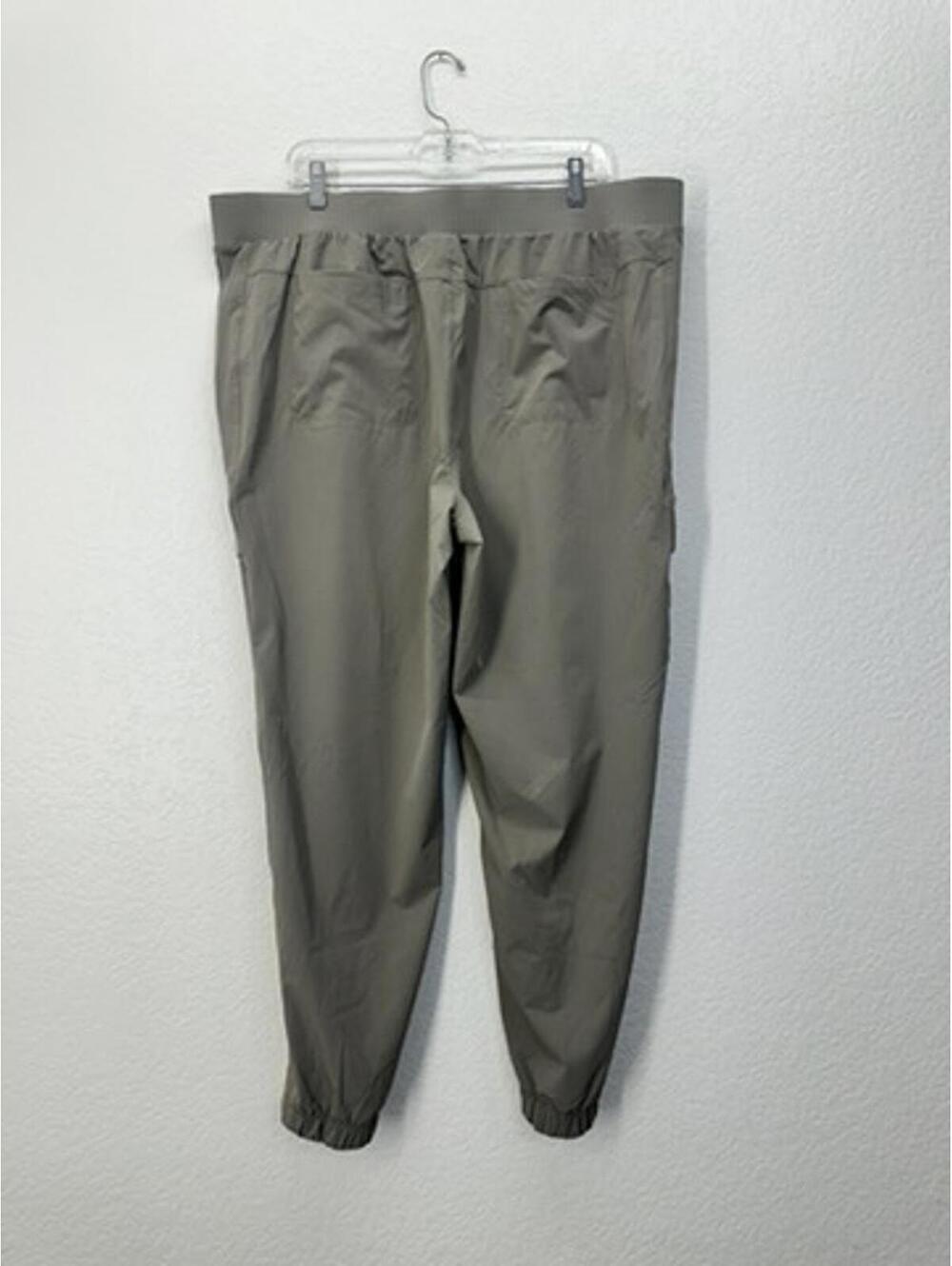 Avia Womens's Moisture Wickening Cargo Pants LARGE NWT - Picture 2 of 5